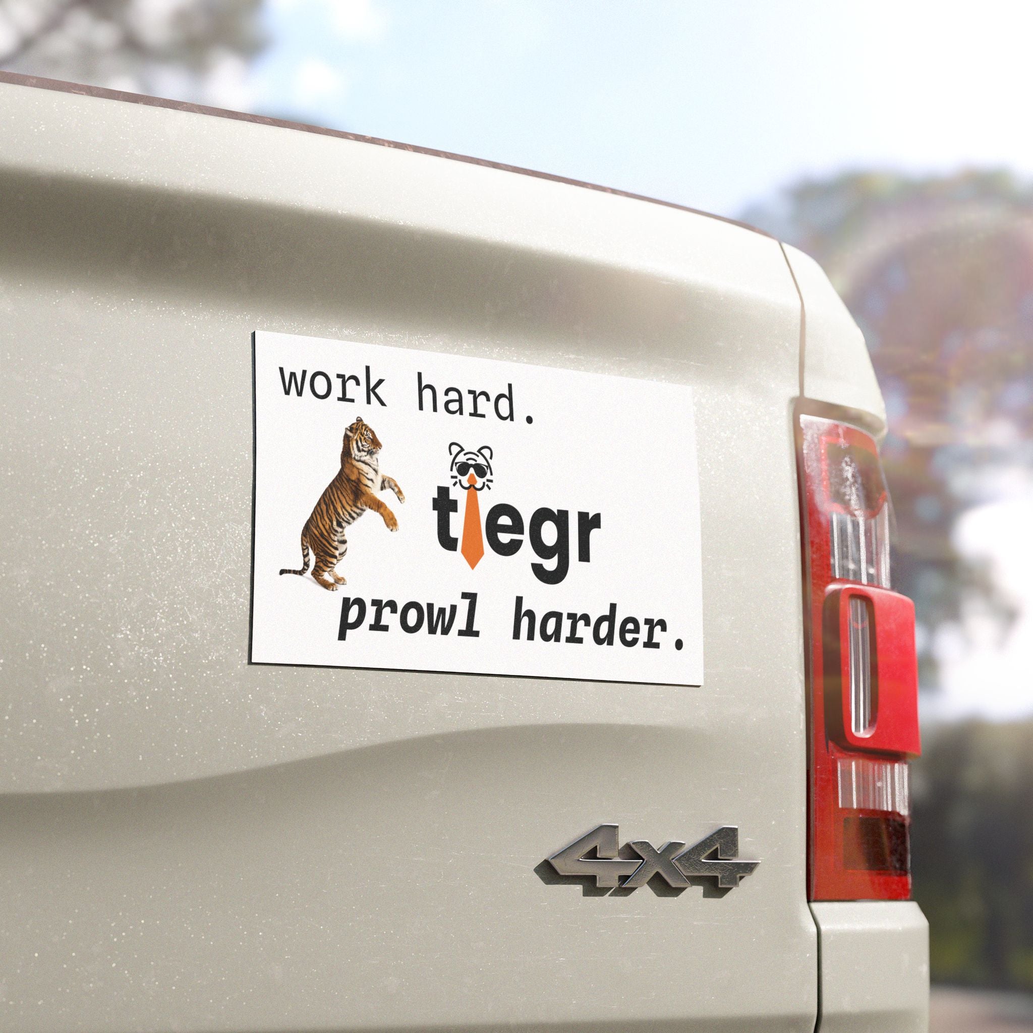 tiegr motto magnet